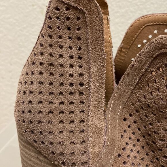 Lucky Brand Larise Laser Cut Suede Peep Toe Ankle Boots Size 6 - Picture 5 of 8